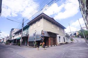 BIB: 
                            <button type="button" onclick="openModal(21898116)" class="btn btn-primary btn-sm float-right btn-popup" data-toggle="modal" data-target=".modal-high-quality">
                        <i class="fas fa-shopping-cart"></i> Add to Cart
                    </button>
                                            <button type="button" onclick="isThisMe(21898116, true)" class="btn btn-success btn-sm float-right btn-popup btn-isme hidden" data-toggle="tooltip" data-placement="bottom" title="นี่คือรูปของคุณใช่ไหม คลิกที่นี่เพื่อเอาเข้าอัลบั้ม">
                        <i class="fas fa-plus"></i> Add to album
                    </button>
                    <button type="button" onclick="isThisMe(21898116, false)" class="btn btn-warning btn-sm float-right btn-popup btn-isnotme hidden">
                        <i class="fas fa-ban"></i> Remove from album
                    </button>